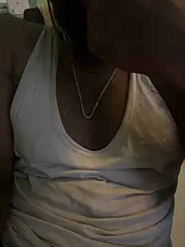 Snapshot of DJLOVE280825 chatting on May 29, 2026, 9:24 pm DJLOVE280825 online show from May 29, 2026, 9:24 pm