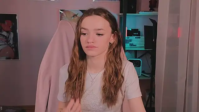 E l i z e  online show from May 6, 2026, 5:14 am
