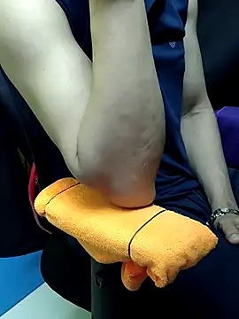 Snapshot of chocolate_alone chatting on November 1, 2025, 5:48 pm chocolate alone online show from November 1, 2025, 5:48 pm