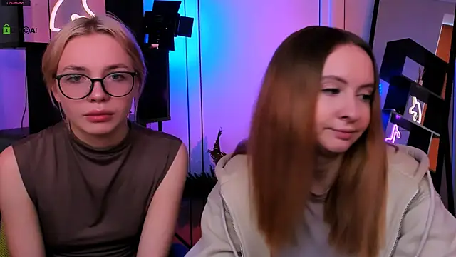 mila glow1 online show from November 18, 2025, 12:09 pm