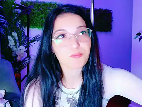 Snapshot of CutenessGirl chatting on December 4, 2025, 10:24 am CutenessGirl online show from December 4, 2025, 10:24 am