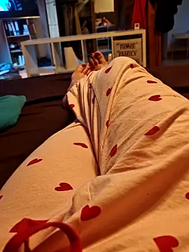 Snapshot of Horny_mummy chatting on February 8, 2026, 7:45 am Horny mummy online show from February 8, 2026, 7:45 am