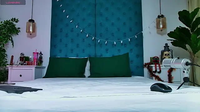 Snapshot of LollyShine chatting on October 31, 2025, 7:48 pm LollyShine online show from October 31, 2025, 7:48 pm