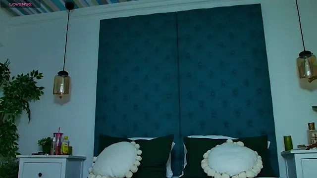 Snapshot of LollyShine chatting on November 8, 2025, 7:23 pm LollyShine online show from November 8, 2025, 7:23 pm