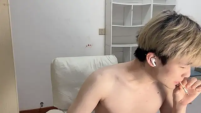 xiaoyang5200 online show from May 3, 2026, 10:27 pm