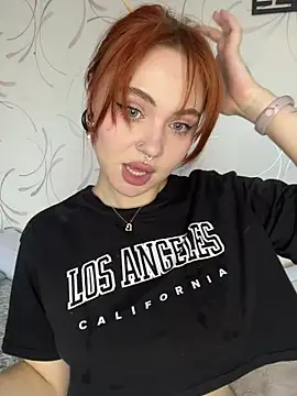 LunaMillie online show from March 4, 2026, 11:38 am