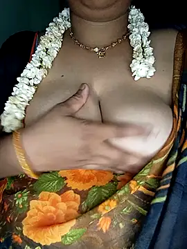 Snapshot of Geetha227 chatting on November 11, 2025, 12:43 am Geetha227 online show from November 11, 2025, 12:43 am