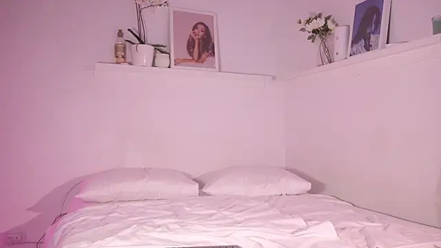 Snapshot of sweettener_ chatting on October 21, 2025, 11:44 am sweettener online show from October 21, 2025, 11:44 am