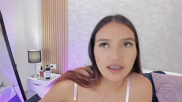 Snapshot of NaomyCollins__ chatting on June 2, 2026, 2:08 pm NaomyCollins online show from June 2, 2026, 2:08 pm