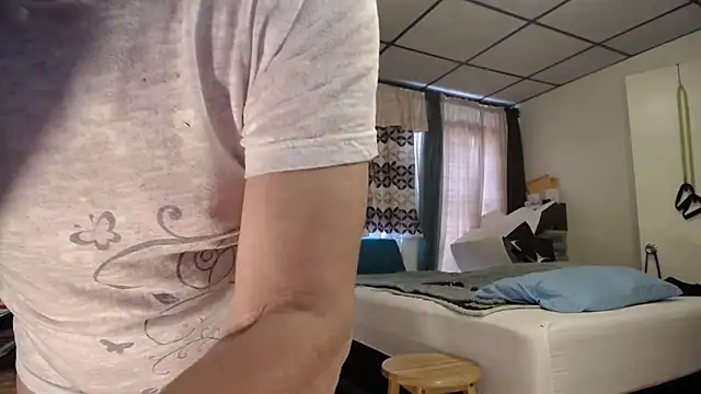 Snapshot of ANALTRAINING4U2 chatting on February 23, 2025, 2:35 pm ANALTRAINING4U2 online show from February 23, 2025, 2:35 pm