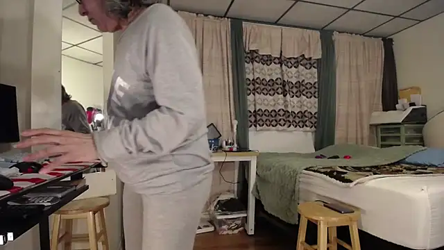 Snapshot of ANALTRAINING4U2 chatting on March 3, 2025, 3:41 am ANALTRAINING4U2 online show from March 3, 2025, 3:41 am