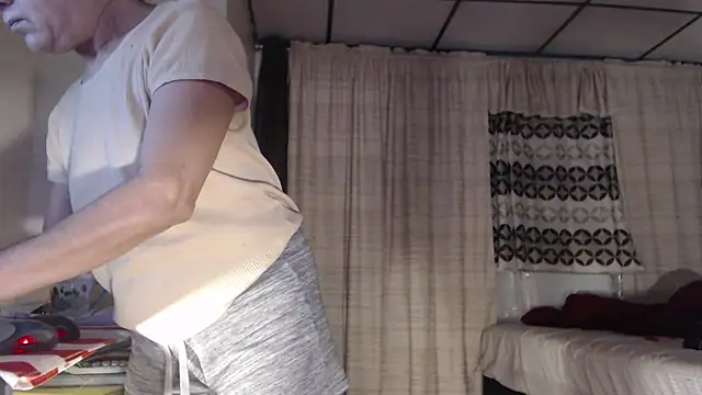 Snapshot of ANALTRAINING4U2 chatting on October 29, 2025, 6:15 am ANALTRAINING4U2 online show from October 29, 2025, 6:15 am