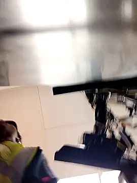 Snapshot of Dropdingo chatting on November 14, 2025, 11:13 pm Dropdingo online show from November 14, 2025, 11:13 pm