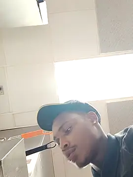 Snapshot of Dropdingo chatting on November 15, 2025, 1:40 pm Dropdingo online show from November 15, 2025, 1:40 pm