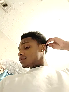 Snapshot of Dropdingo chatting on December 15, 2025, 1:10 am Dropdingo online show from December 15, 2025, 1:10 am