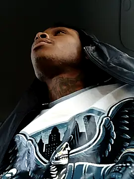 Snapshot of Dropdingo chatting on December 21, 2025, 9:55 pm Dropdingo online show from December 21, 2025, 9:55 pm