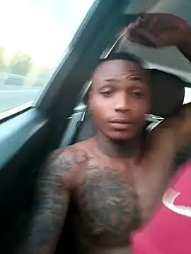 Snapshot of Dropdingo chatting on March 24, 2026, 11:43 pm Dropdingo online show from March 24, 2026, 11:43 pm