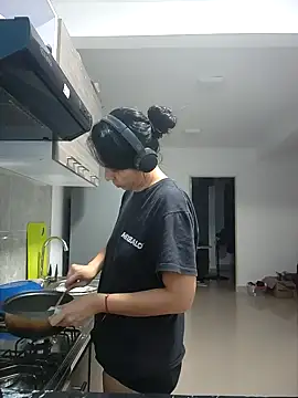 yohacriss online show from November 10, 2025, 12:31 am