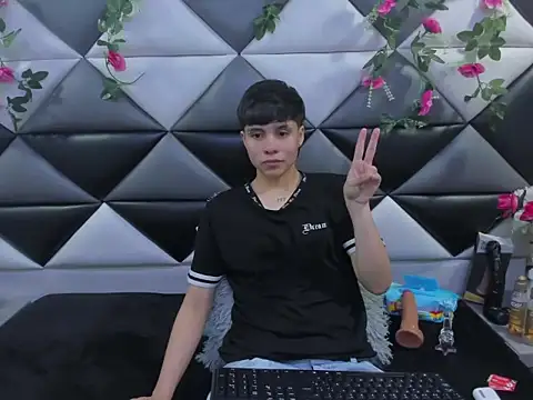 Snapshot of Bruno_Cruzz chatting on November 7, 2025, 2:33 am Bruno Cruzz online show from November 7, 2025, 2:33 am