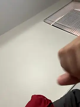 Snapshot of lionr0660 chatting on October 3, 2025, 4:15 pm lionr0660 online show from October 3, 2025, 4:15 pm