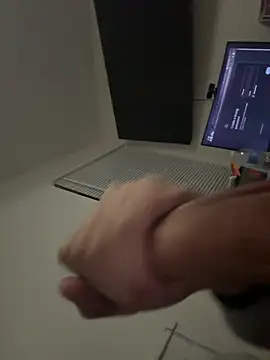 Snapshot of lionr0660 chatting on November 11, 2025, 11:16 pm lionr0660 online show from November 11, 2025, 11:16 pm