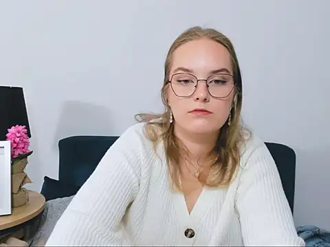 Snapshot of AliceCrazy69 chatting on September 16, 2025, 3:35 pm AliceCrazy69 online show from September 16, 2025, 3:35 pm