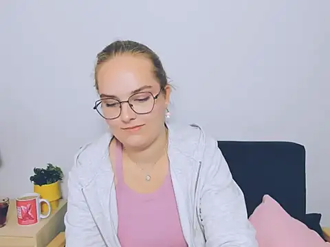 Snapshot of AliceCrazy69 chatting on October 2, 2025, 8:16 pm AliceCrazy69 online show from October 2, 2025, 8:16 pm