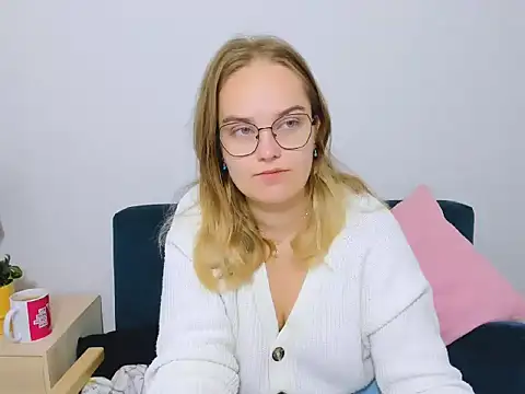 Snapshot of AliceCrazy69 chatting on October 4, 2025, 6:11 am AliceCrazy69 online show from October 4, 2025, 6:11 am