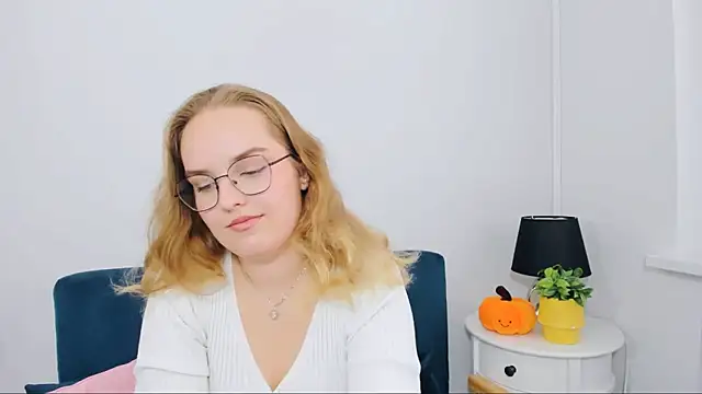 Snapshot of AliceCrazy69 chatting on November 14, 2025, 1:10 pm AliceCrazy69 online show from November 14, 2025, 1:10 pm