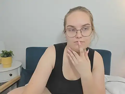 Snapshot of AliceCrazy69 chatting on November 16, 2025, 11:49 am AliceCrazy69 online show from November 16, 2025, 11:49 am