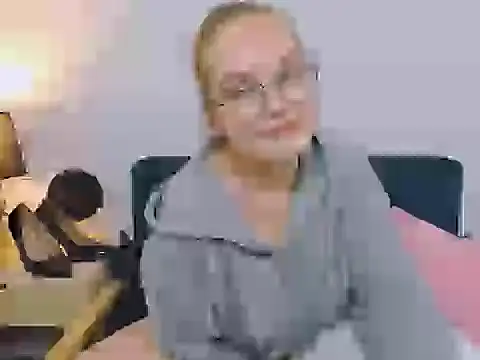 Snapshot of AliceCrazy69 chatting on November 17, 2025, 3:18 pm AliceCrazy69 online show from November 17, 2025, 3:18 pm