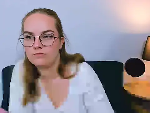 Snapshot of AliceCrazy69 chatting on November 18, 2025, 4:11 pm AliceCrazy69 online show from November 18, 2025, 4:11 pm