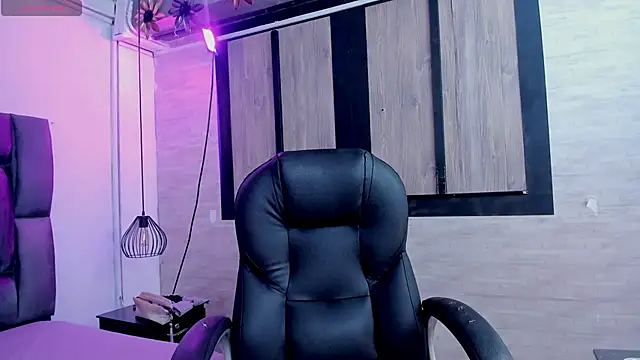 Snapshot of AfroditaLeclair chatting on September 13, 2025, 1:55 pm AfroditaLeclair online show from September 13, 2025, 1:55 pm