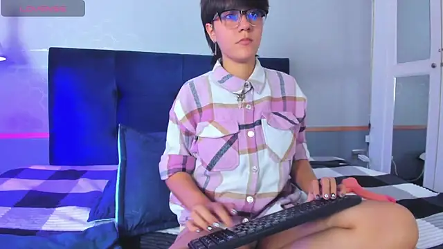 Snapshot of Tsuki_Maru chatting on October 6, 2025, 8:17 pm Tsuki Maru online show from October 6, 2025, 8:17 pm