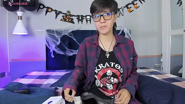 Snapshot of Tsuki_Maru chatting on October 19, 2025, 7:36 pm Tsuki Maru online show from October 19, 2025, 7:36 pm