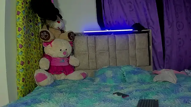 skinnyanddaphne online show from April 8, 2026, 12:10 am