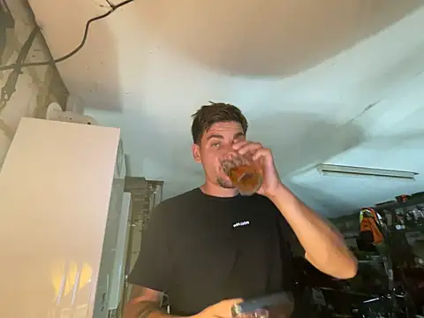 str8boyx online show from June 7, 2026, 7:28 pm