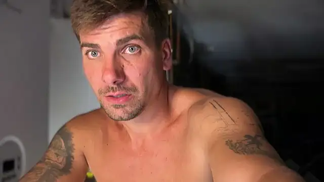 str8boyx online show from August 3, 2026, 10:57 pm