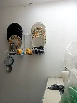 Snapshot of MackMacKenzie chatting on October 18, 2025, 1:56 pm MackMacKenzie online show from October 18, 2025, 1:56 pm