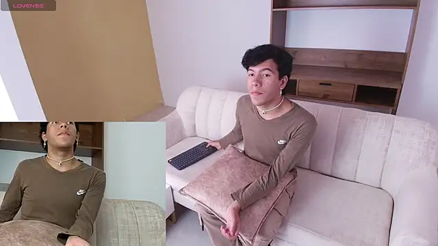 Snapshot of E_R_O_S_ chatting on September 17, 2025, 9:27 pm E R O S online show from September 17, 2025, 9:27 pm