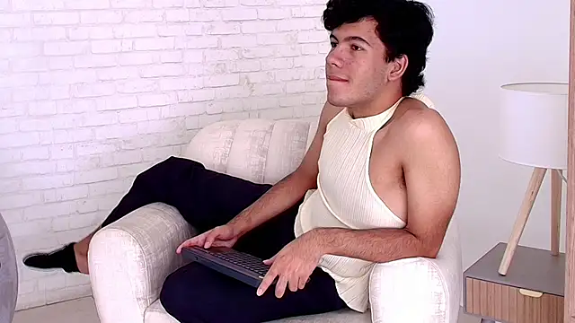 Snapshot of E_R_O_S_ chatting on September 30, 2025, 1:05 pm E R O S online show from September 30, 2025, 1:05 pm