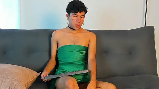 Snapshot of E_R_O_S_ chatting on December 2, 2025, 12:43 pm E R O S online show from December 2, 2025, 12:43 pm