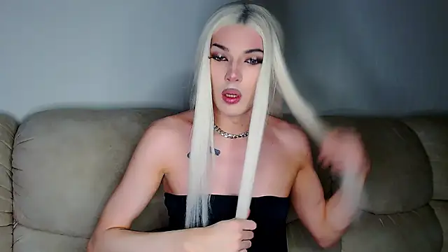 Snapshot of YourTrixie chatting on November 21, 2025, 11:42 am YourTrixie online show from November 21, 2025, 11:42 am