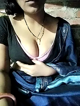 Snapshot of Hottestgirll chatting on October 8, 2025, 7:06 am Hottestgirll online show from October 8, 2025, 7:06 am