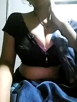 Snapshot of Hottestgirll chatting on October 27, 2025, 7:18 pm Hottestgirll online show from October 27, 2025, 7:18 pm