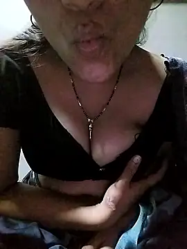 Snapshot of Hottestgirll chatting on November 3, 2025, 8:32 pm Hottestgirll online show from November 3, 2025, 8:32 pm