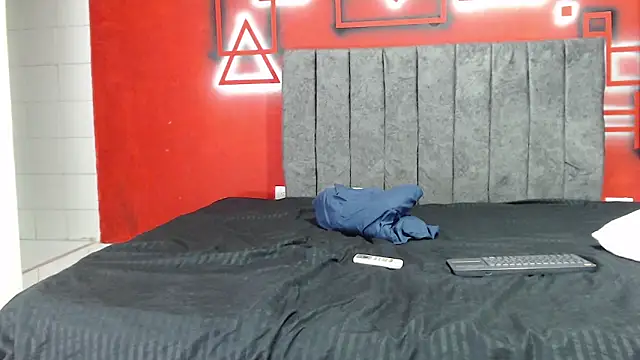 catalina hard love online show from October 2, 2025, 1:01 am