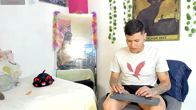 Snapshot of rosse_dredd chatting on October 5, 2025, 10:07 pm rosse dredd online show from October 5, 2025, 10:07 pm