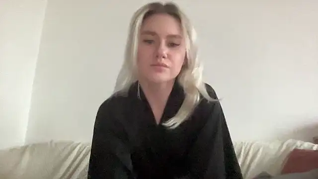 Snapshot of ElaraLuxxxe chatting on November 4, 2025, 11:09 am ElaraLuxxxe online show from November 4, 2025, 11:09 am