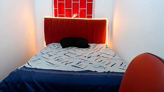 Snapshot of emili_veryhot chatting on October 9, 2025, 7:12 pm emili veryhot online show from October 9, 2025, 7:12 pm